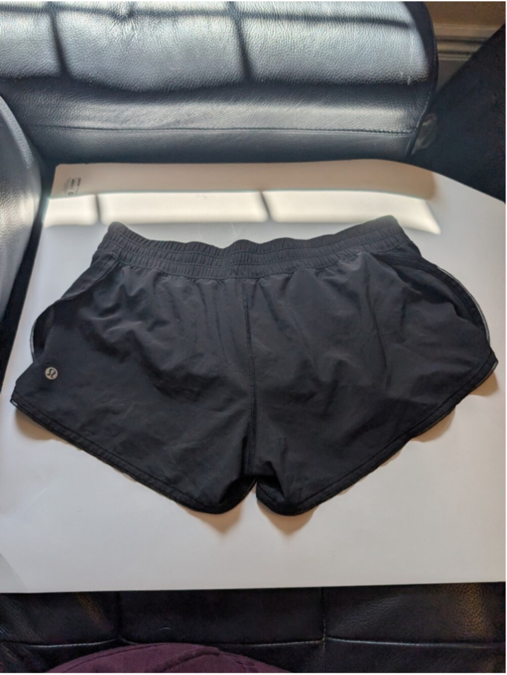 Lululemon Seek The Heat Short II (2.5") size 8 in EUC - Picture 9 of 11